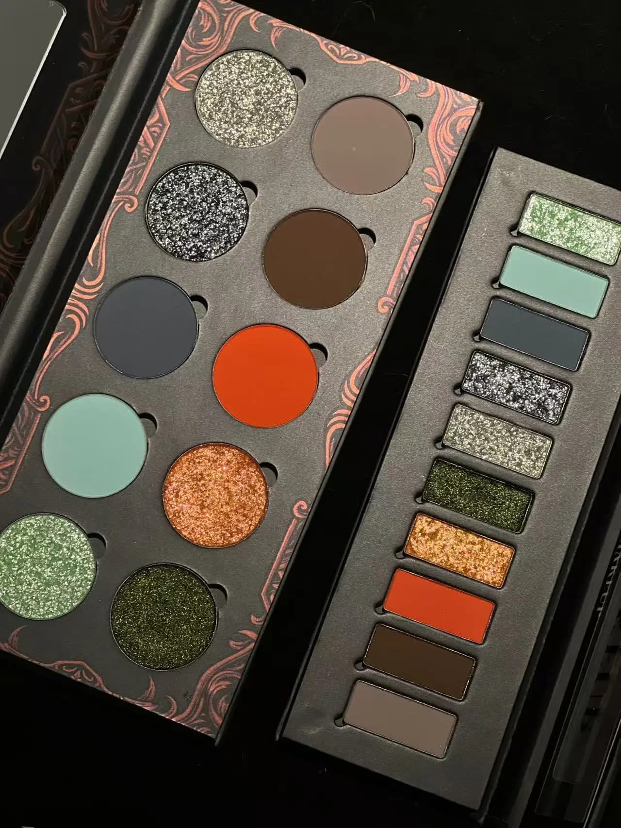 Maquillaje Shellwe · Serie en colaboración con X Ghoul Co. Sombra de Ojos Nocturna Llama Nocturna Disco de Sombra de Ojos Camaleón Gótico