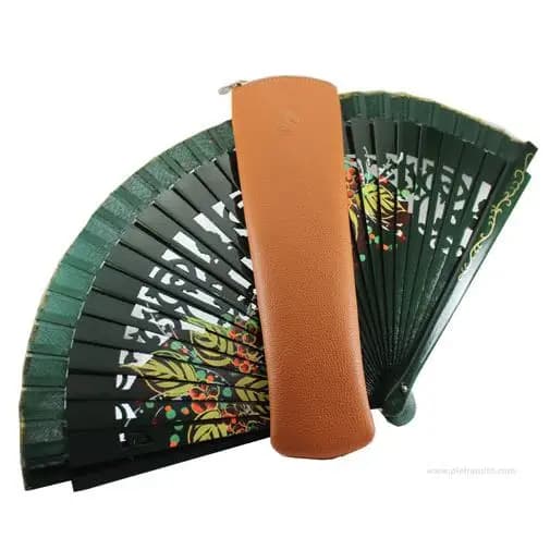 Estuche de cuero para proteger tu abanico con cremallera en forma vertical. Ramito Piel Ramito Ubrique