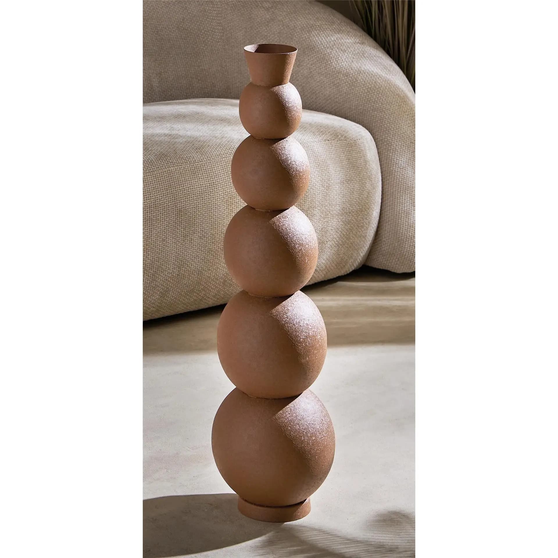 Jarron esferas metal terracota 75 cms. 20dx75 cms. El mejor complemento para tu hogar.