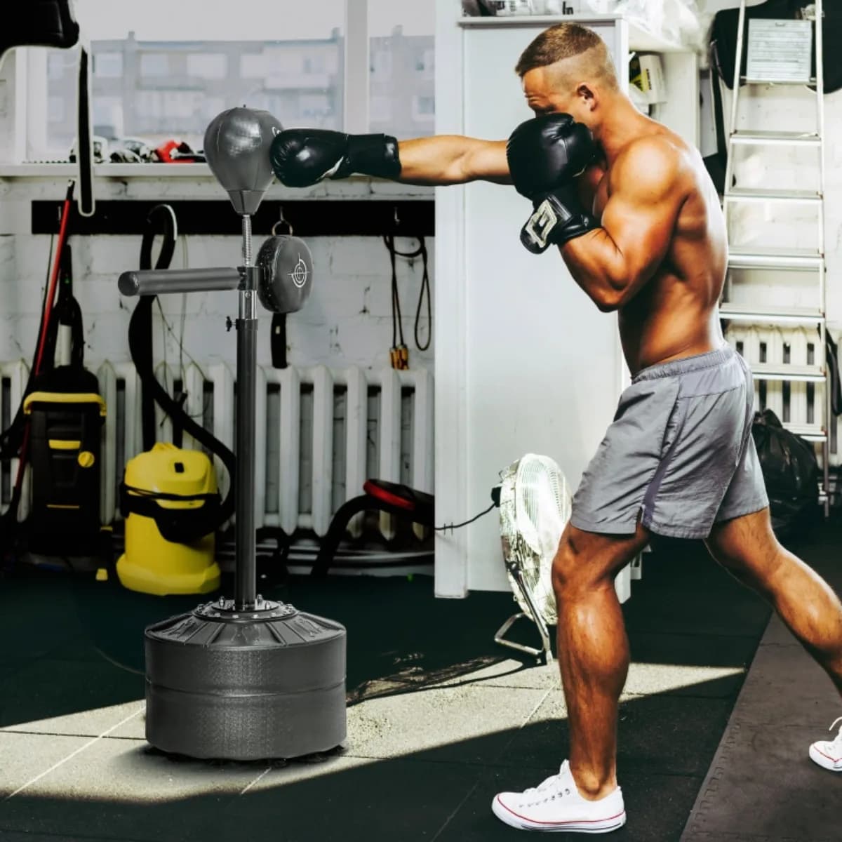 Balón de Boxeo Ajustable en Altura, 360 °   Giratorio, incluido. Vendas para boxeo, negras, 80,5 x 48 x 163-205 cm