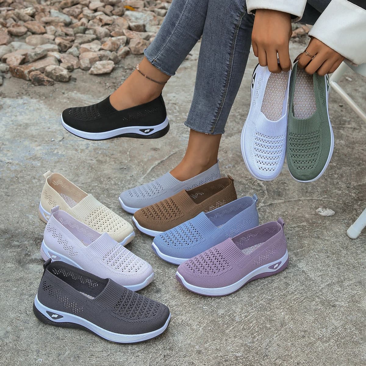 Zapatos de mujer verano 2026 señora lleva crocs, zapatillas de deporte casuales que son ligeras, cómodas y transpirables.