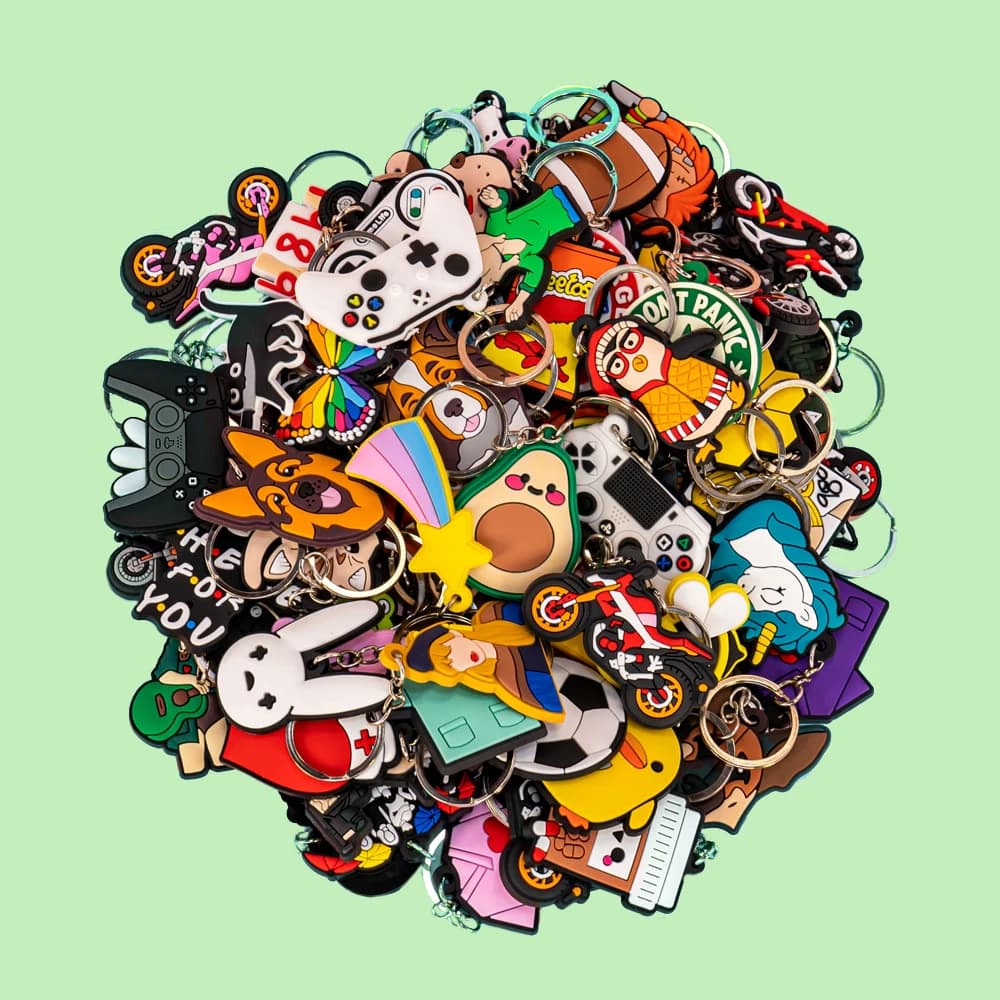 Llaveros de estilo aleatorio para niños, regalos, viñetas de animales, Anime, religión, accesorios para llaveros de coche, llaveros para hombres y