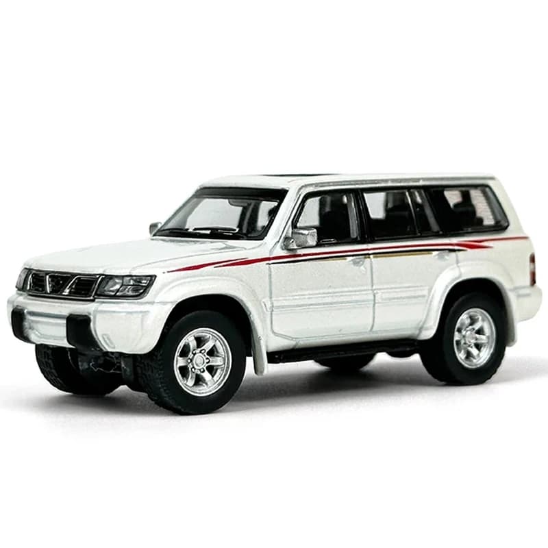 Coche Nissan Patrol 1998 Y61, escala 1:64, modelo 1:64 de Metal fundido a presión, miniatura Ariya x-trail Q50S Q70L QX70S QX60 QX80, vehículo de