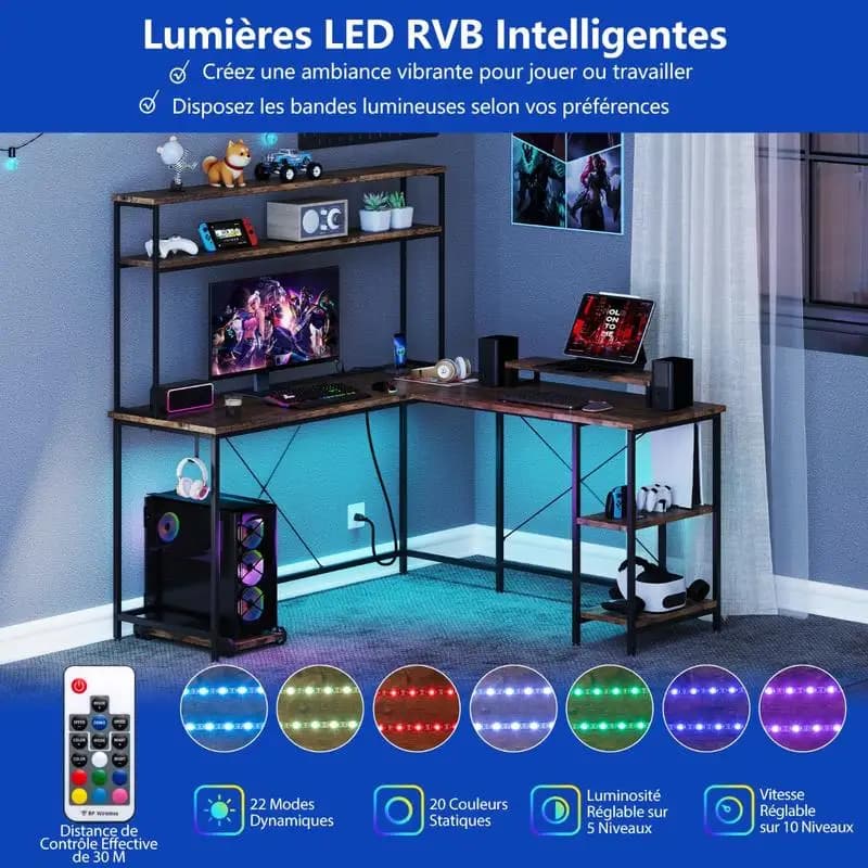 Escritorio gamer en forma de L color marrón con tirador y base de enchufes. Dispone de soporte para monitor, repisa para CPU, gancho para auriculares