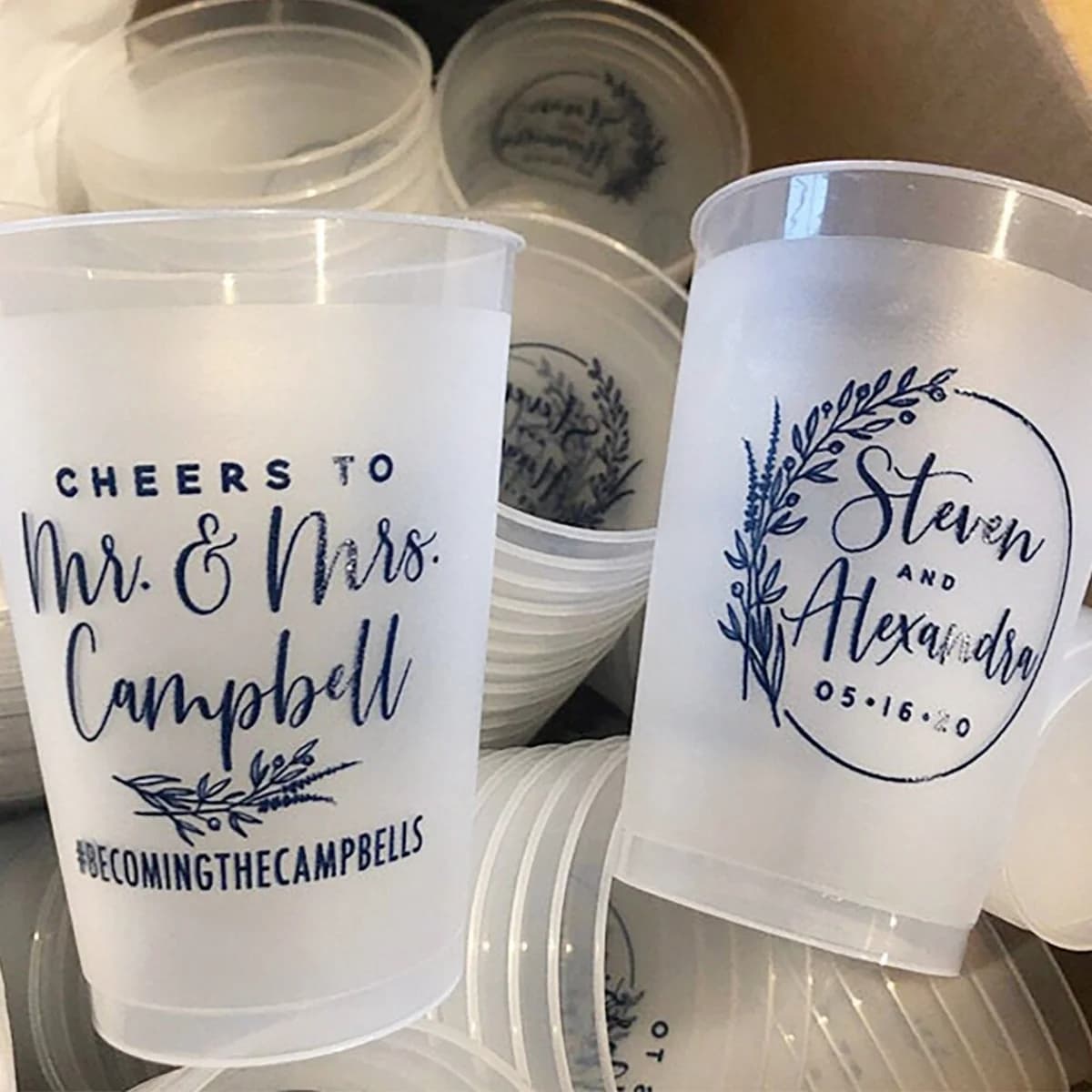 10/50 Cheers to The Mr y Mrs - Vaso de plástico irrompible esmerilado de 12 oz o 16 oz # 140 - Personalizado - Favor de boda nupcial, Copa de boda,