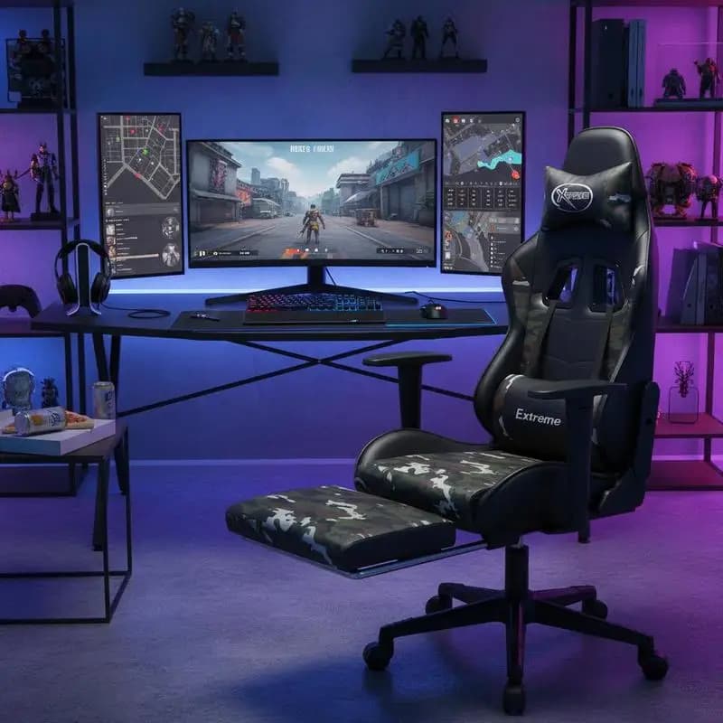Silla gaming tapizada en cuero sintético, con estructura de metal y madera contrachapada. Cuenta con respaldo reclinable, altura regulable y giro de