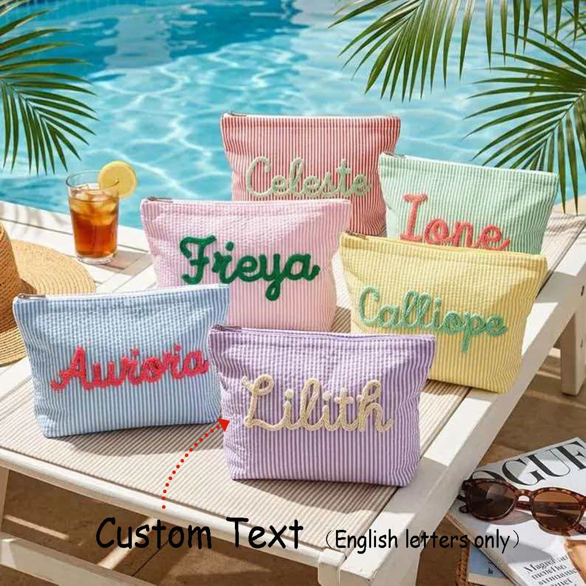 Bolsa de Maquillaje y Neceser de Viaje Personalizados de Tela Seersucker — Bolsa de Aseo Personalizada con Nombre en Chenille y Bolso de Playa de