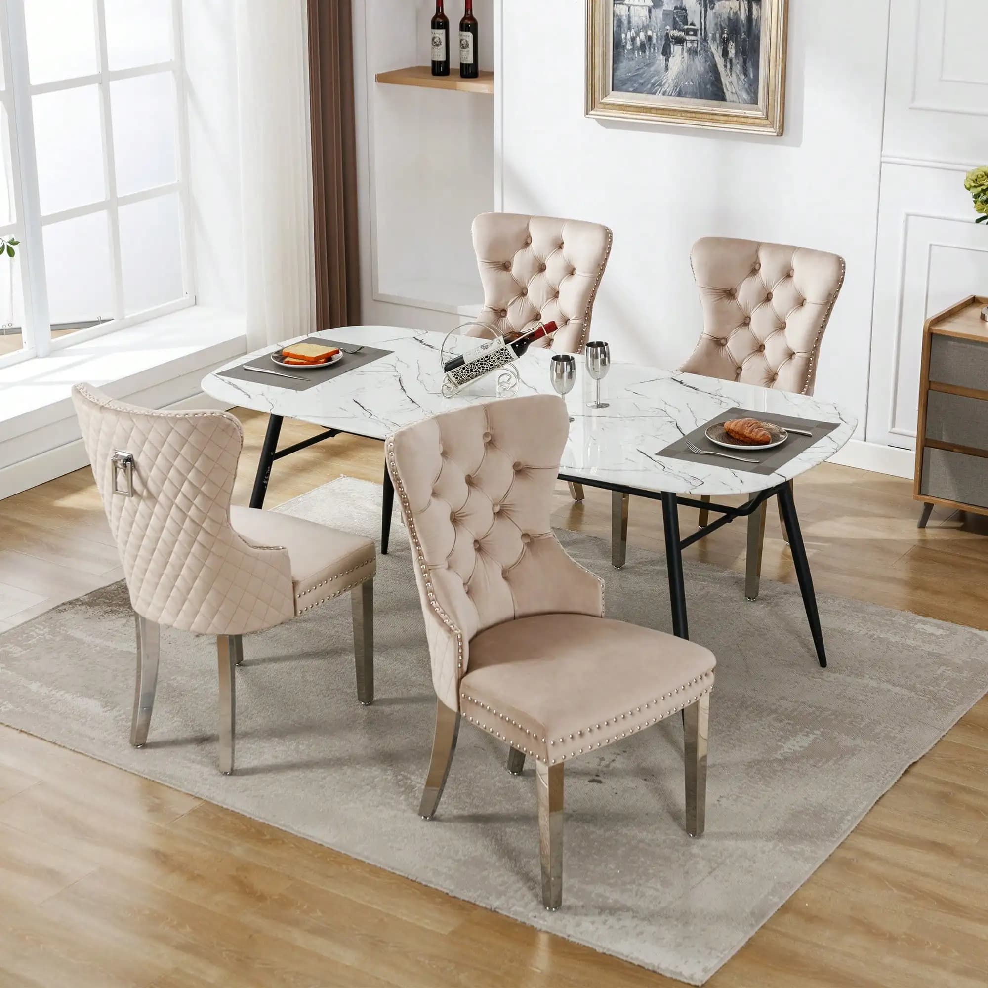 KOMTOM Silla de comedor moderna con aldaba única en el respaldo, 4 piezas, estructura de metal, terciopelo, beige