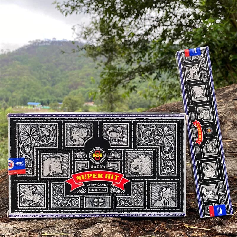 SATYA Incenso Super Hit, Original (4 /8 /12 cajas X 15g) - Aroma de Hierbas Massala para Meditación, Relajación y Yoga