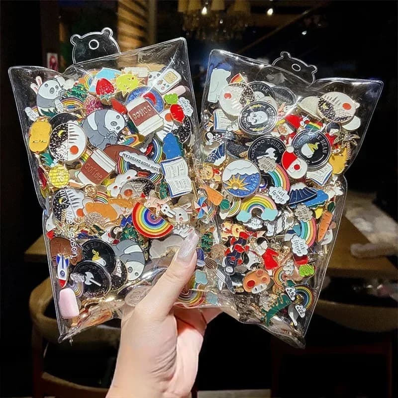 10-100 Uds. Broches esmaltados con insignias, broches bonitos de dibujos animados para niños y mujeres, joyería pequeña de Metal con muchas formas