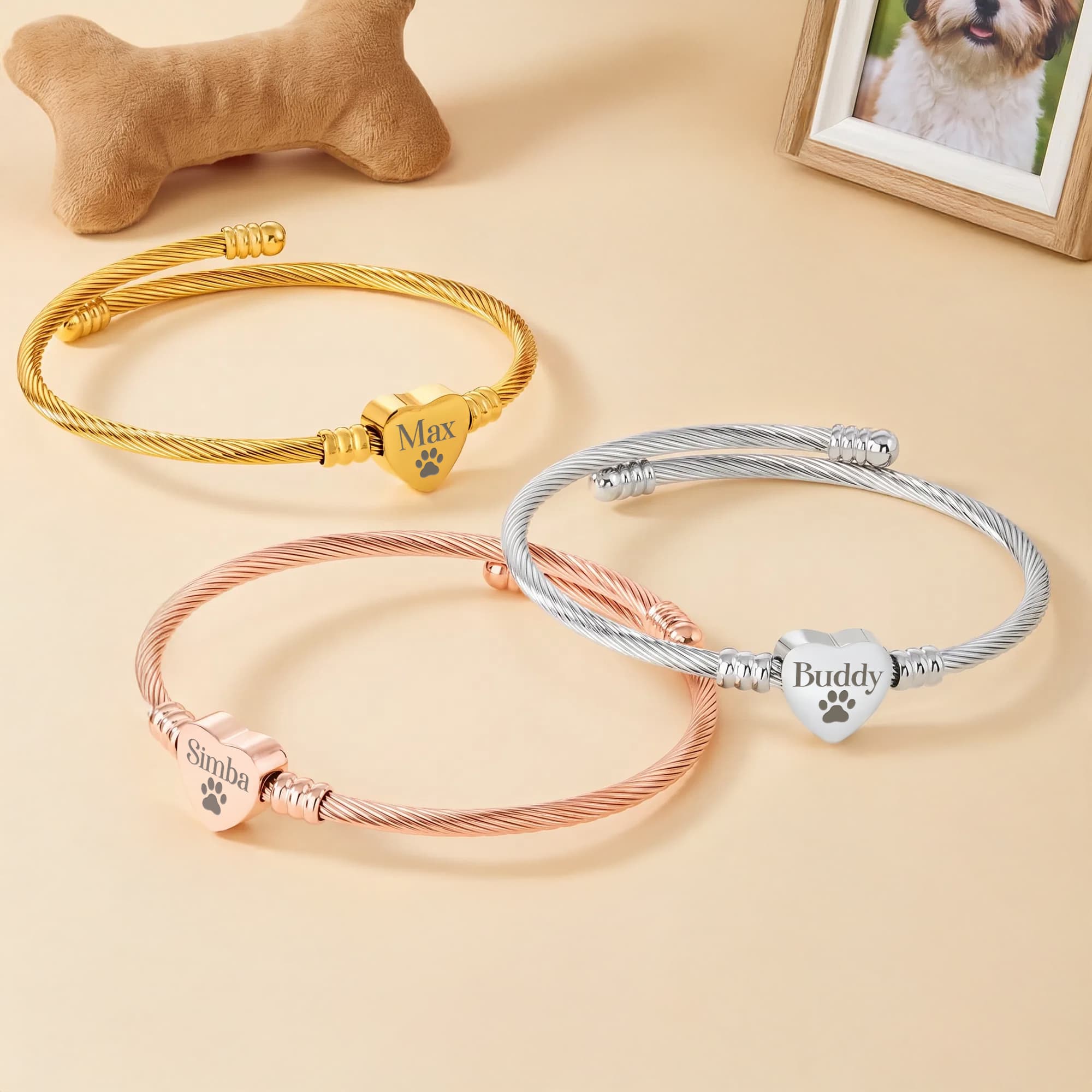 Pulsera ajustable con colgante en forma de corazón con huella personalizada de mascota y nombre. Joya delicada para el día a día, ideal como regalo
