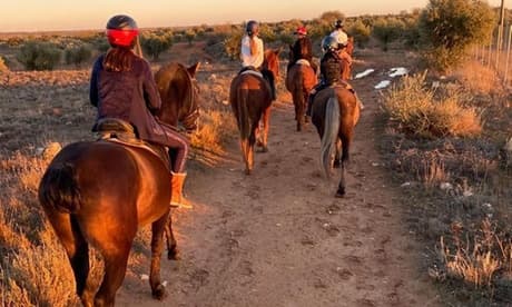 Paseo a caballo: para 2 personas con 1 tosta y 2 bebidas