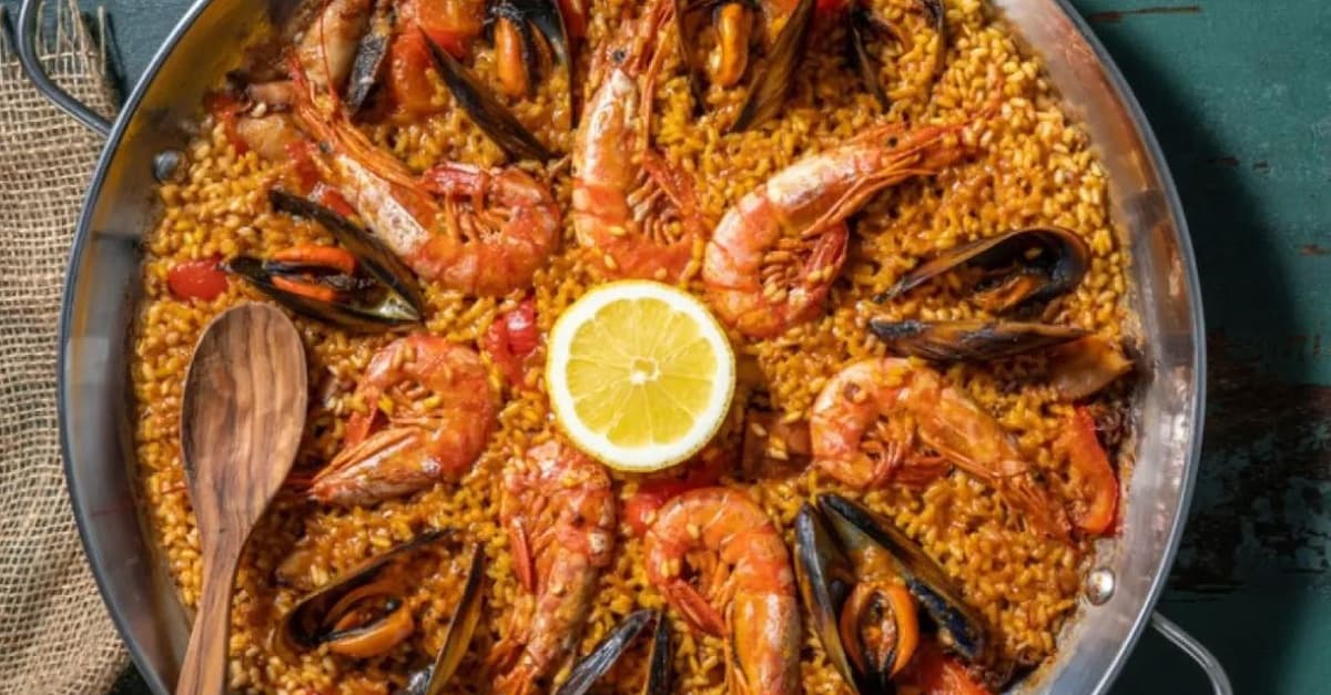 ¡Plan disfrutón a la vista! Paellita, buena compañía y vistas al mar