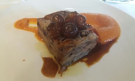 Para 4: menú con surtidos de entrantes 4 principales 4 postres y 4 bebidas o 2 botellas de vino