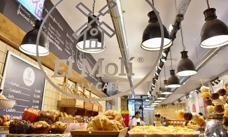Menú brunch para 2 personas con 2 bebidas 2 ensaladas gourmet 2 bocatines originales 2 cafés y 2 postres