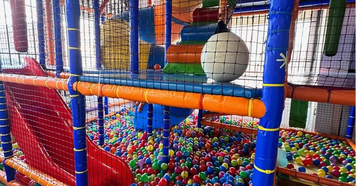 Diversión para los peques: acceso a parque de bolas para hasta 4 niños