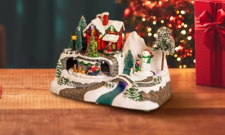 Figuras de decoración navideñas Avilia: Casa de chocolate de Navidad animada con luces LED