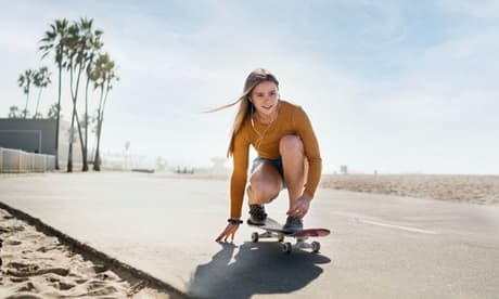 Bono de 3 sesiones grupales de surfskate para 1 persona