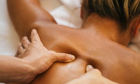 1 masaje de 60 minutos a elegir entre relajante descontracturante o terapéutico