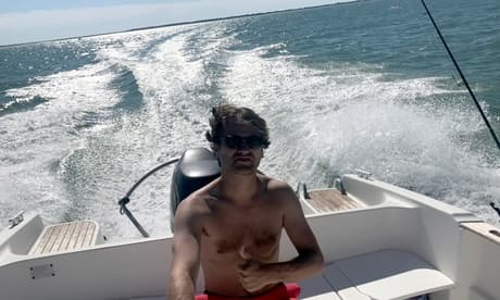 Pesca en alta mar guiada por profesional durante 3 h con equipamiento incluido