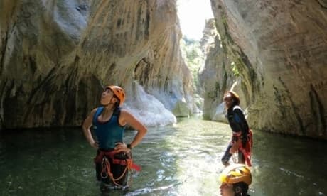 1 persona: Canyoning Guadalmina: La mejor aventura de barranquismo