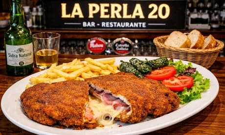 M-J para 2: menú de cachopo con 2 entrantes 1 cachopo 1 postre y 2 bebidas