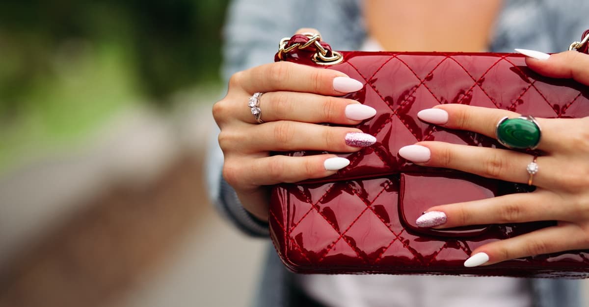 1 o 3 sesiones de manicura normal o primera puesta de uñas acrílicas