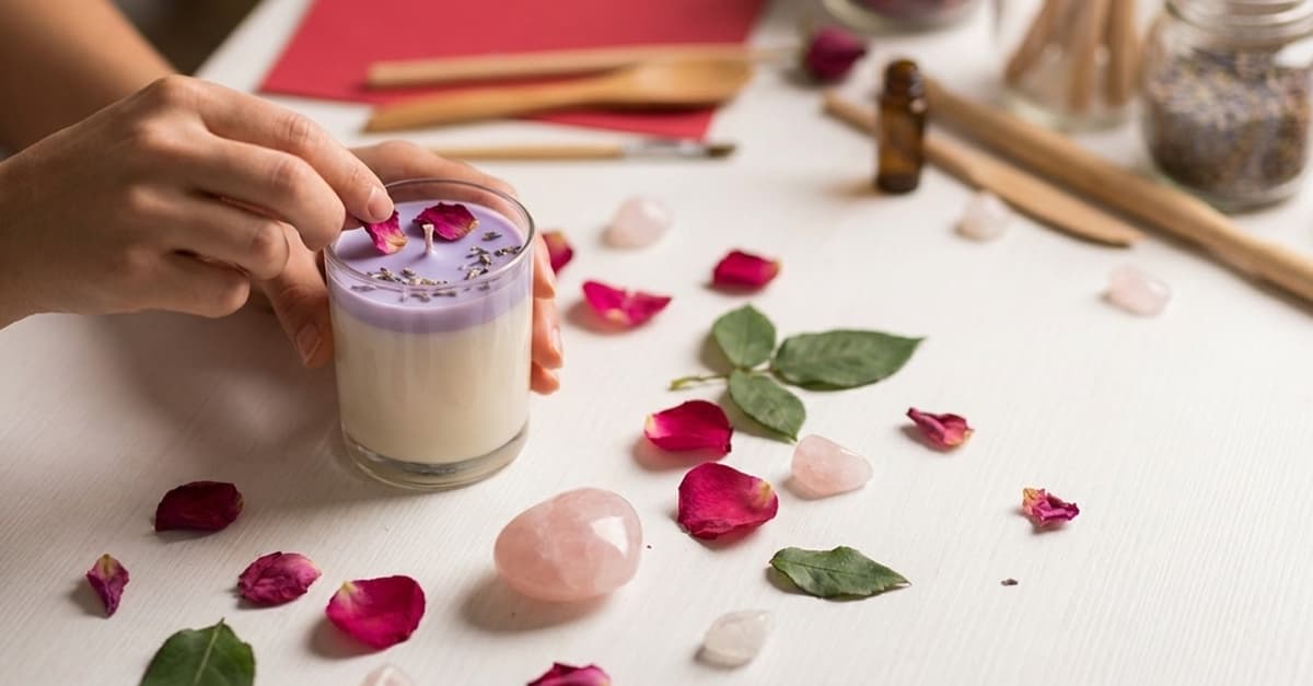 Creación de velas personalizadas con merienda y café o infusión