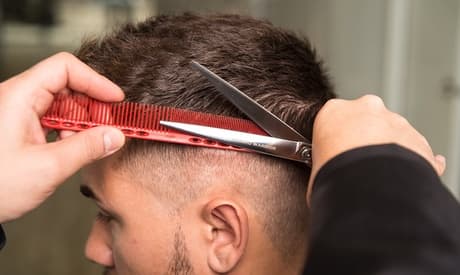 4 sesiones de peluquería masculina con lavado corte masaje craneal arreglo de barba y tratamiento anticaída