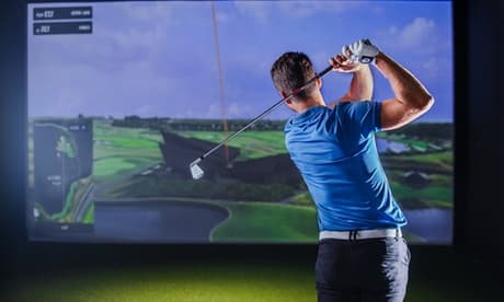 Sesión de 2 horas de golf indoor en simulador (modo entrenamiento o torneo virtual) para hasta 6 Personas