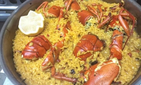 Sábados y domingos: Arroz con bogavante con 1 entrante 2 postres y 2 bebidas