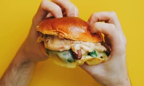 Para 4 personas: 2 entrantes a elegir y 4 hamburguesas