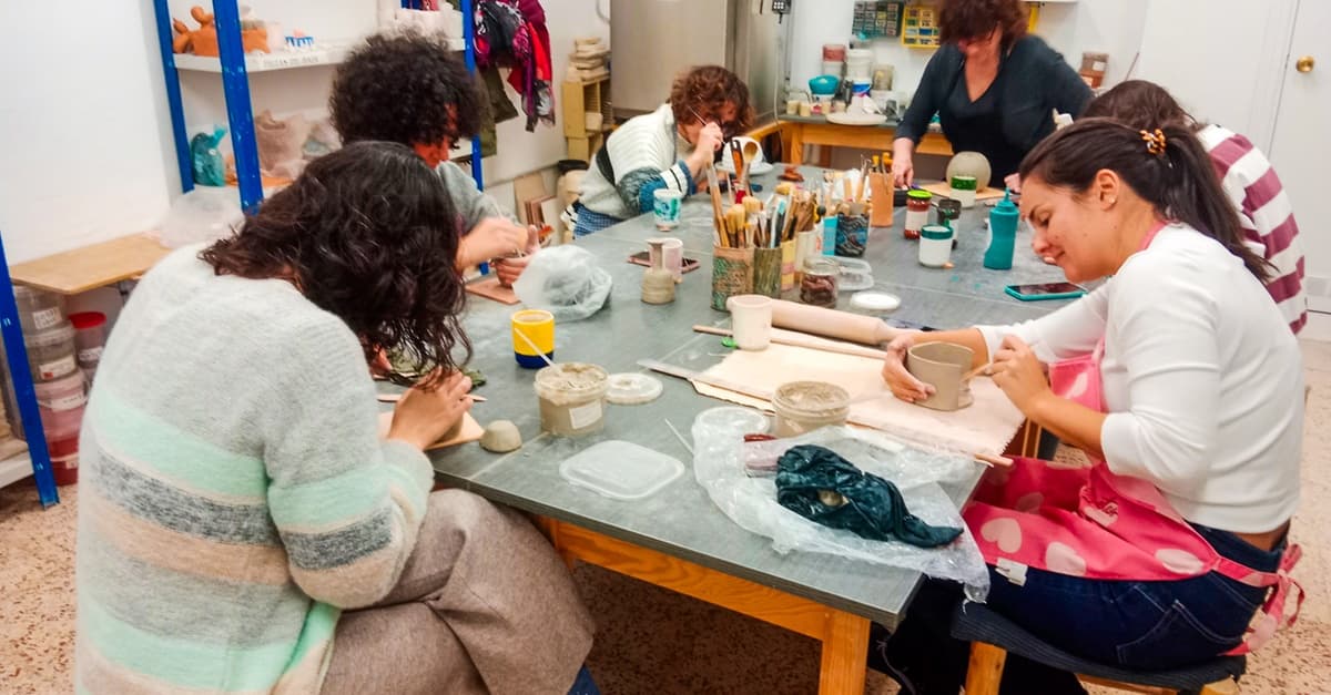 Taller de cerámica de 2 horas con bebida incluida para 1 o 2 personas