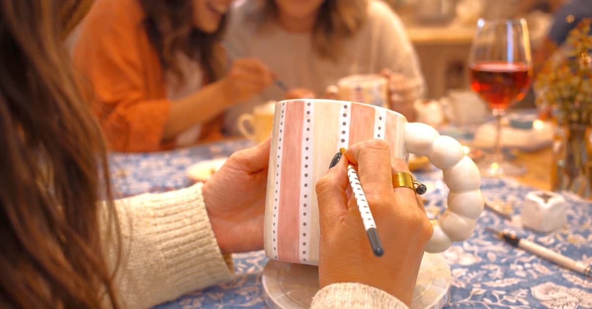 Pinta tu cerámica con vino para 1, 2 o 4 personas
