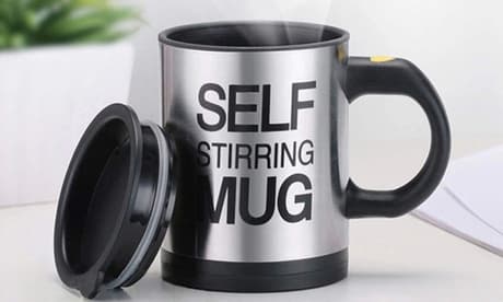 Taza automezcladora eléctrica a pilas con botón de agitación de 400 ml