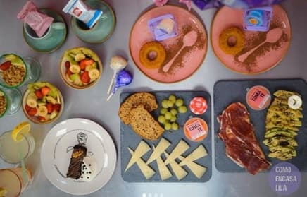 Para 2 personas: brunch con 4 bebidas 2 platos salados y 6 platos dulces