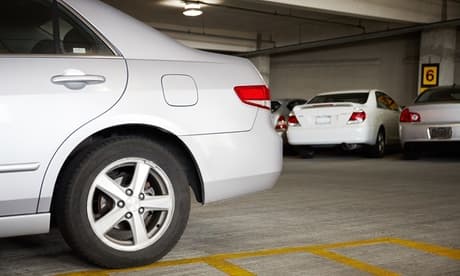 Parking durante 3 días con recogida y entrega de coche en la Terminal del aeropuerto
