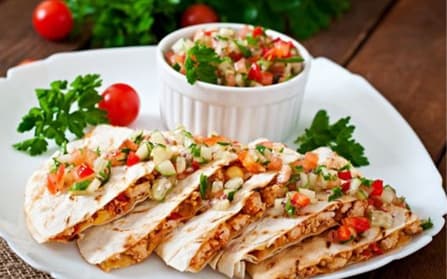 Brunch para 2 personas con 2 platos salados 2 dulces 2 bebidas frías y 2 bebidas calientes