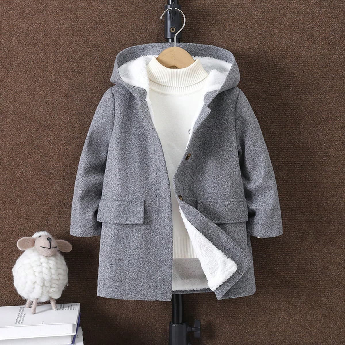Abrigo largo de talla media con capucha, forro térmico grueso y patrones de dragón y fénix gris casual para niño