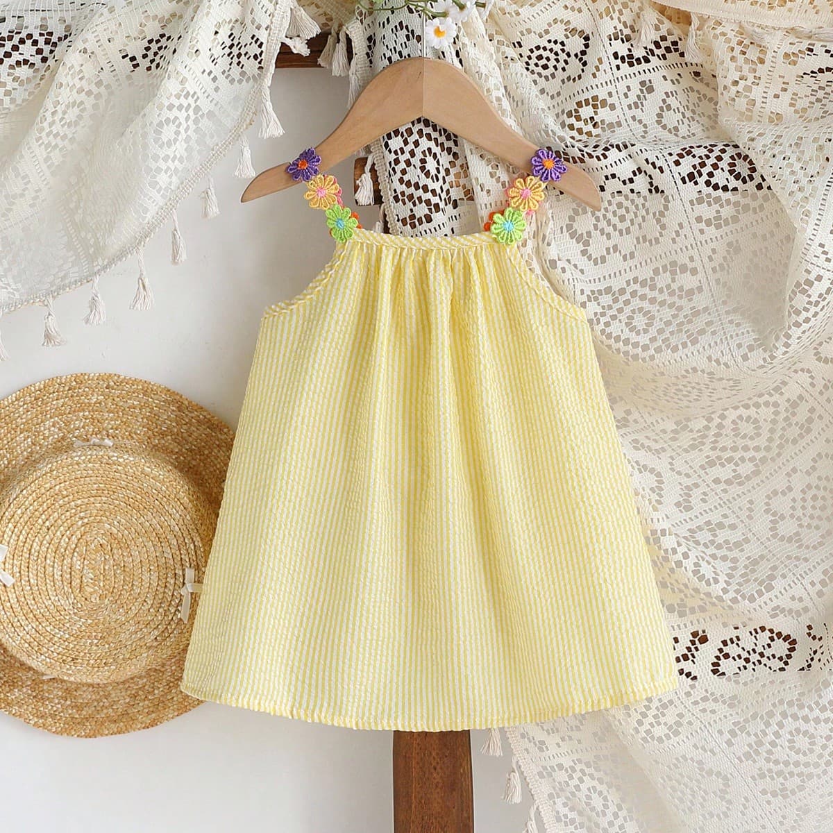Vestido de línea A a rayas con parches de flores de colores y cinta para niñas bebé, adecuado para uso diario casual y ocasiones de vacaciones,