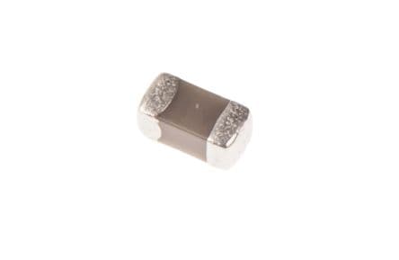 KEMET Condensador cerámico multicapa, 4.7 nF, ±5 %, 50V dc, Superficie, C0G dieléctrico