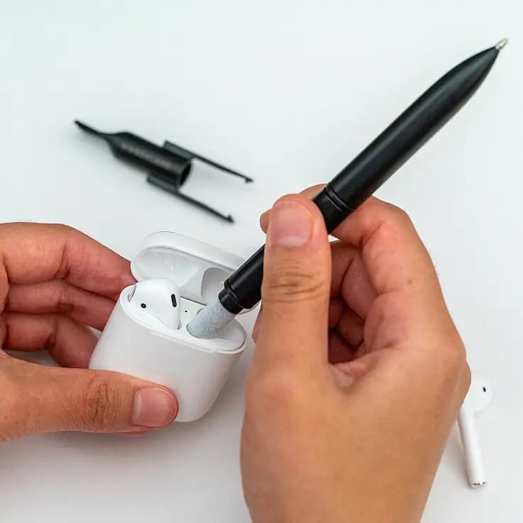 Bolígrafo con kit de limpieza tecnológica