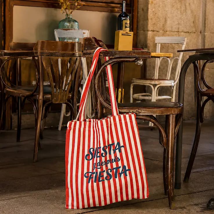 Tote bag de rayas con mensaje Siesta y después fiesta