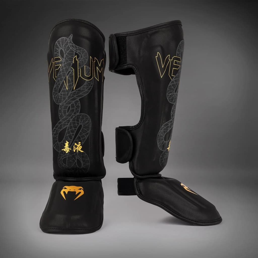 Espinilleras de Muay Thai Venum Serpenti Negro-Oro