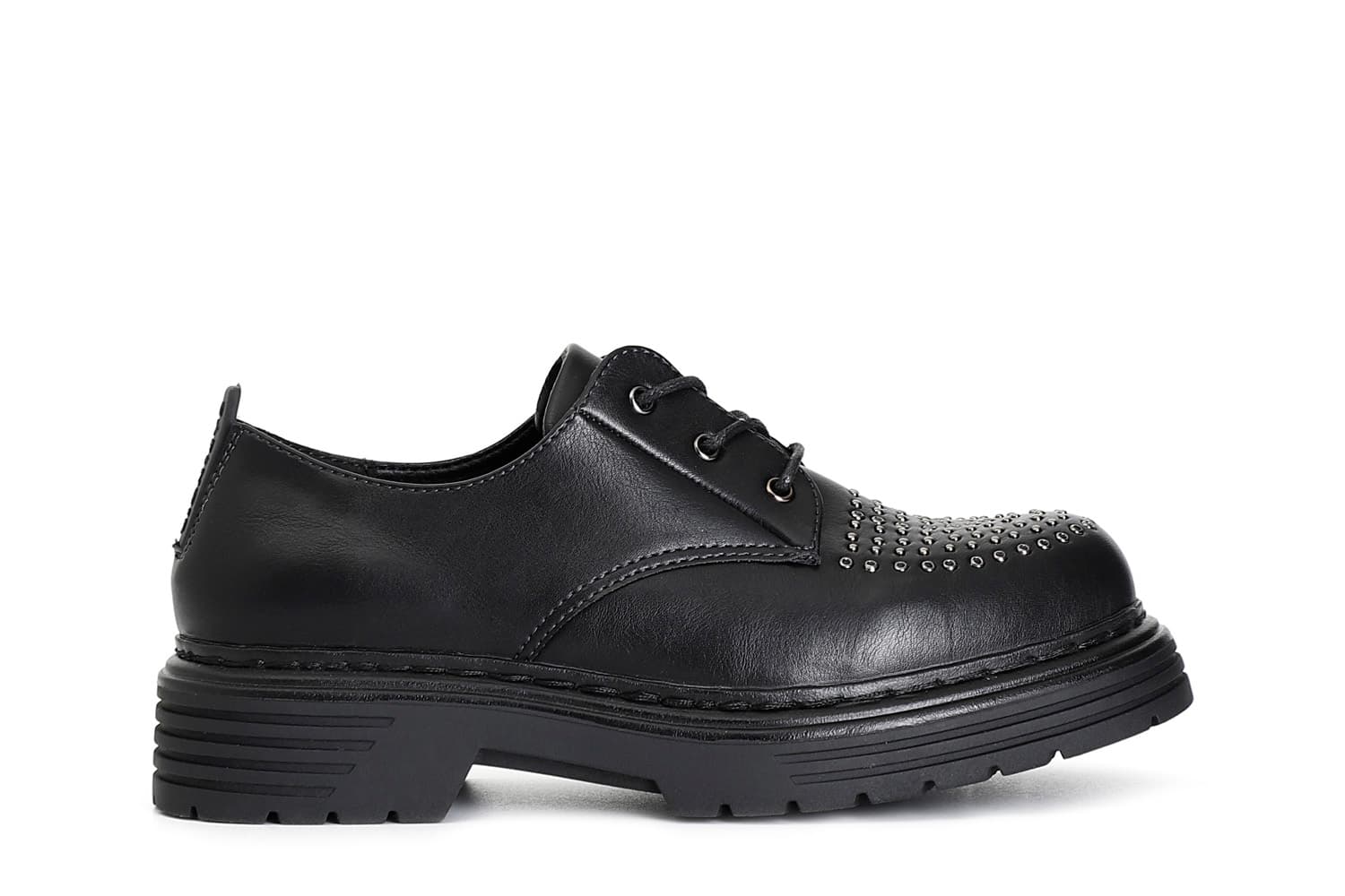 derby de mujer con micro tachuelas en la parte delantera. black 41