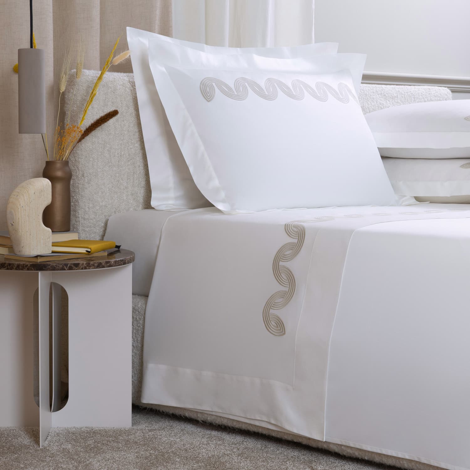 Frette Grace Avant Garde Embroidery Sheet Set in Milk/Savage Beige Size King, Cotton | Made in Italy